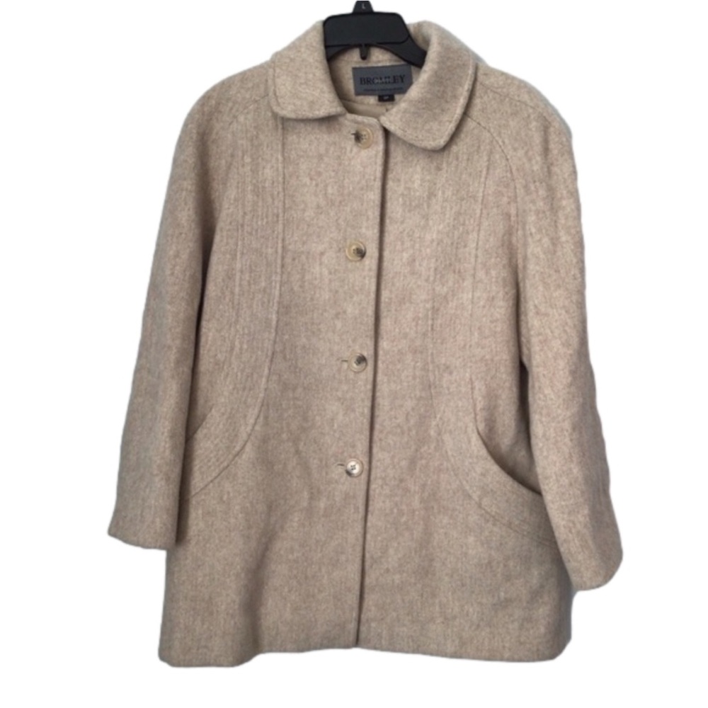 Bromley Collection Woman’s Tan Winter Jacket with Scarf. Size 8P.